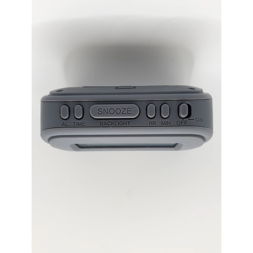 Sharp Digital Alarm Clock With Blue LED Backlight Rubberized‎ Case Battery Power - Picture 5 of 7